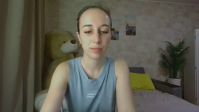 Snapshot of Anika_bloom chatting on October 23, 2025, 10:52 pm Anika bloom online show from October 23, 2025, 10:52 pm