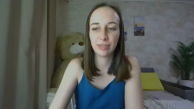 Snapshot of Anika_bloom chatting on October 28, 2025, 9:57 am Anika bloom online show from October 28, 2025, 9:57 am