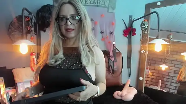 Samantha mature56 online show from October 21, 2025, 9:21 am