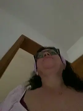 Sharongirl07 online show from March 7, 2025, 1:29 pm