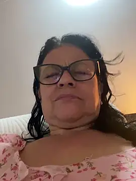 Snapshot of Sharongirl07 chatting on May 17, 2026, 12:52 am Sharongirl07 online show from May 17, 2026, 12:52 am