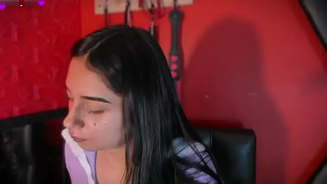 Monttserratt online show from April 10, 2026, 2:33 pm