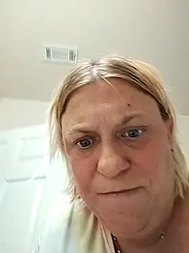 Snapshot of Playmate86 chatting on December 5, 2024, 7:16 am Playmate86 online show from December 5, 2024, 7:16 am