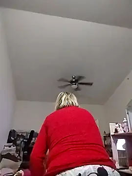 Snapshot of Playmate86 chatting on December 6, 2024, 2:02 am Playmate86 online show from December 6, 2024, 2:02 am