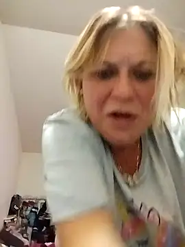 Snapshot of Playmate86 chatting on December 11, 2024, 3:13 am Playmate86 online show from December 11, 2024, 3:13 am