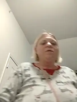 Snapshot of Playmate86 chatting on December 14, 2024, 4:45 am Playmate86 online show from December 14, 2024, 4:45 am