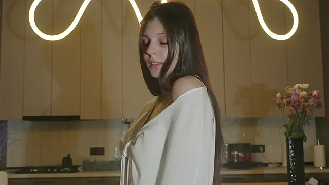 whisper of love online show from November 8, 2025, 2:23 am