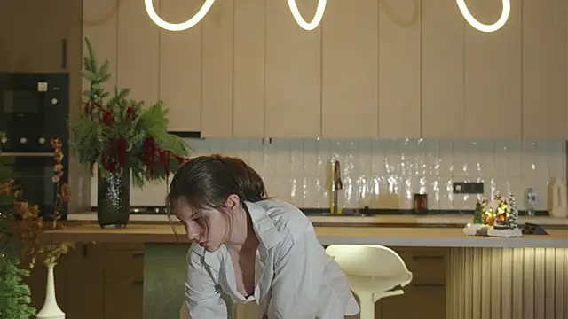 whisper of love online show from December 16, 2025, 2:05 am