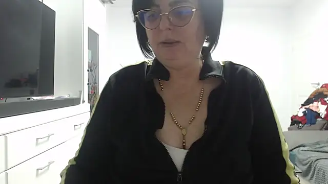 Amandamuller1982 online show from November 28, 2025, 9:39 pm