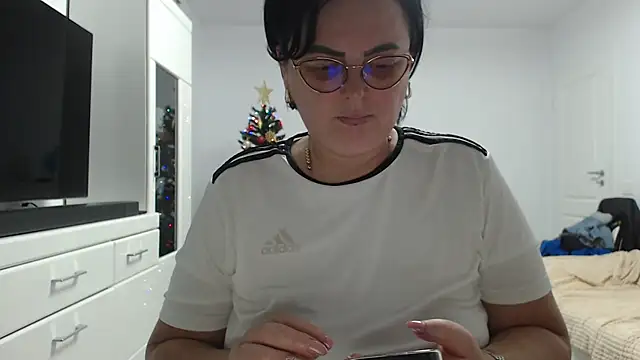 Amandamuller1982 online show from December 19, 2025, 8:16 pm