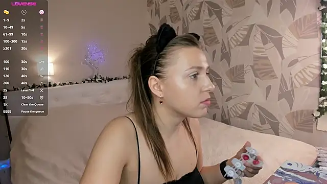 Snapshot of ViolaBloom22 chatting on January 25, 2025, 6:46 pm ViolaBloom22 online show from January 25, 2025, 6:46 pm