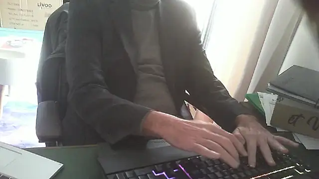 shyfrenchcock1 online show from January 13, 2026, 1:27 pm