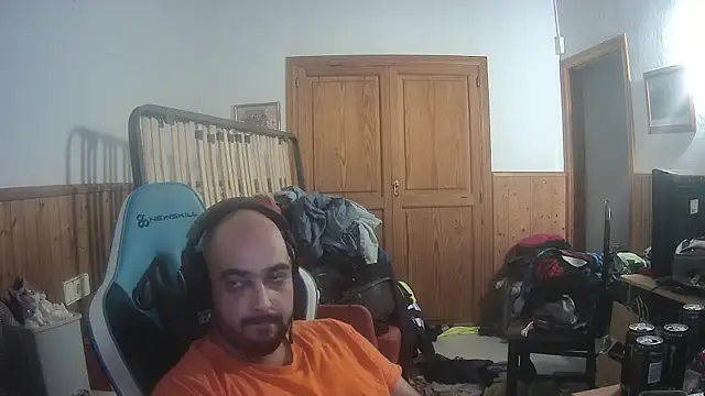 chicomallorca96 online show from October 5, 2025, 3:10 pm