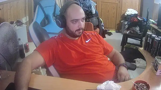 chicomallorca96 online show from October 14, 2025, 5:47 pm