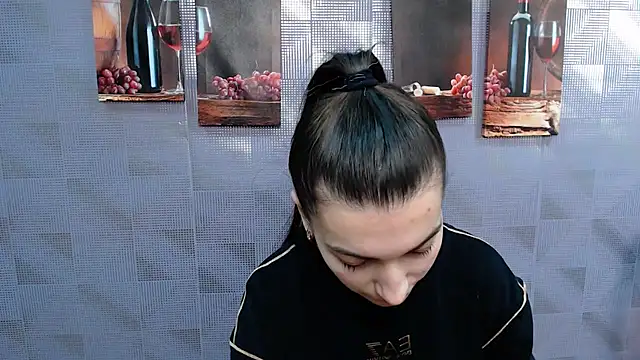 Snapshot of KarolinaRosse_ chatting on January 24, 2025, 10:11 am KarolinaRosse online show from January 24, 2025, 10:11 am