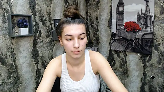 Snapshot of KarolinaRosse_ chatting on February 3, 2025, 12:57 pm KarolinaRosse online show from February 3, 2025, 12:57 pm