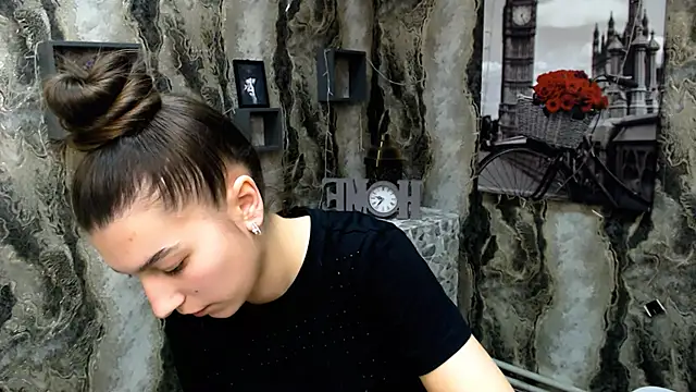 Snapshot of KarolinaRosse_ chatting on February 7, 2025, 10:08 am KarolinaRosse online show from February 7, 2025, 10:08 am