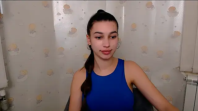 Snapshot of KarolinaRosse_ chatting on February 8, 2025, 10:07 am KarolinaRosse online show from February 8, 2025, 10:07 am