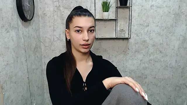 Snapshot of KarolinaRosse_ chatting on February 9, 2025, 9:58 am KarolinaRosse online show from February 9, 2025, 9:58 am