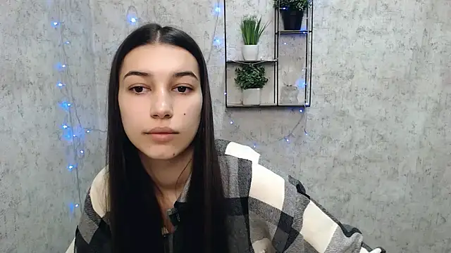 Snapshot of KarolinaRosse_ chatting on February 17, 2025, 6:42 am KarolinaRosse online show from February 17, 2025, 6:42 am