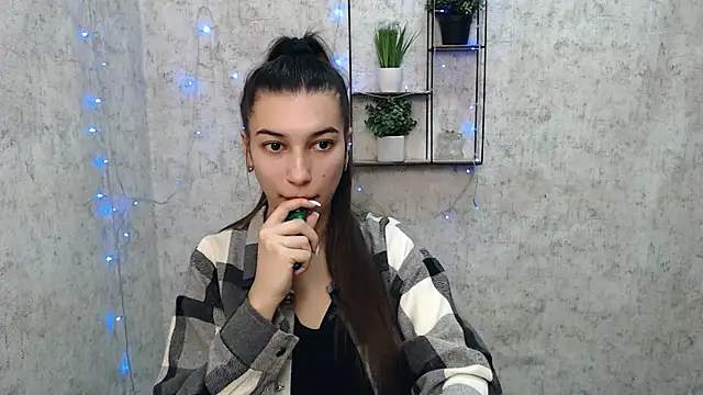 Snapshot of KarolinaRosse_ chatting on February 17, 2025, 10:07 am KarolinaRosse online show from February 17, 2025, 10:07 am