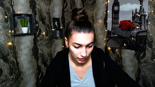 Snapshot of KarolinaRosse_ chatting on February 18, 2025, 10:49 am KarolinaRosse online show from February 18, 2025, 10:49 am