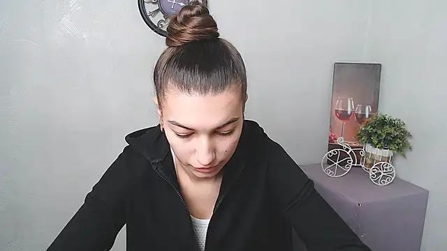 Snapshot of KarolinaRosse_ chatting on February 19, 2025, 7:06 am KarolinaRosse online show from February 19, 2025, 7:06 am