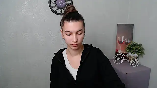 Snapshot of KarolinaRosse_ chatting on February 19, 2025, 10:12 am KarolinaRosse online show from February 19, 2025, 10:12 am