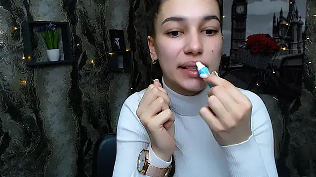 Snapshot of KarolinaRosse_ chatting on February 21, 2025, 6:51 am KarolinaRosse online show from February 21, 2025, 6:51 am