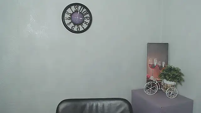 Snapshot of KarolinaRosse_ chatting on February 23, 2025, 7:00 am KarolinaRosse online show from February 23, 2025, 7:00 am