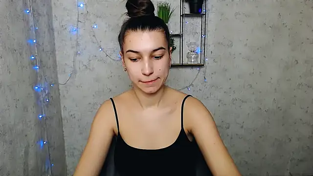 Snapshot of KarolinaRosse_ chatting on March 2, 2025, 10:03 am KarolinaRosse online show from March 2, 2025, 10:03 am