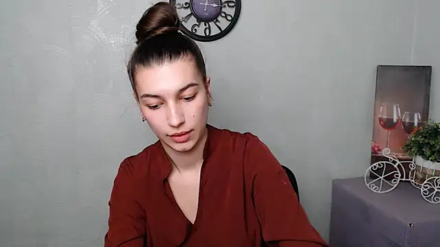 Snapshot of KarolinaRosse_ chatting on March 3, 2025, 12:58 pm KarolinaRosse online show from March 3, 2025, 12:58 pm