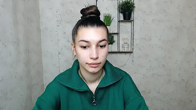 Snapshot of KarolinaRosse_ chatting on March 8, 2025, 6:54 am KarolinaRosse online show from March 8, 2025, 6:54 am