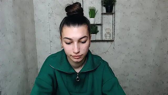 Snapshot of KarolinaRosse_ chatting on March 8, 2025, 10:00 am KarolinaRosse online show from March 8, 2025, 10:00 am