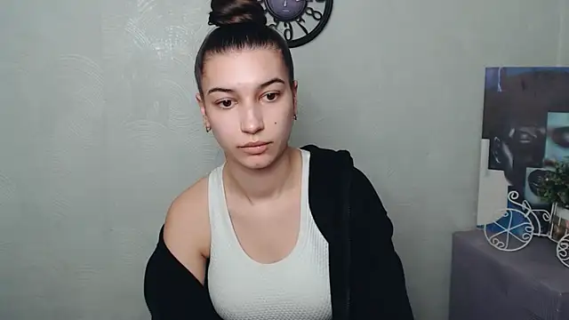 Snapshot of KarolinaRosse_ chatting on March 12, 2025, 10:05 am KarolinaRosse online show from March 12, 2025, 10:05 am