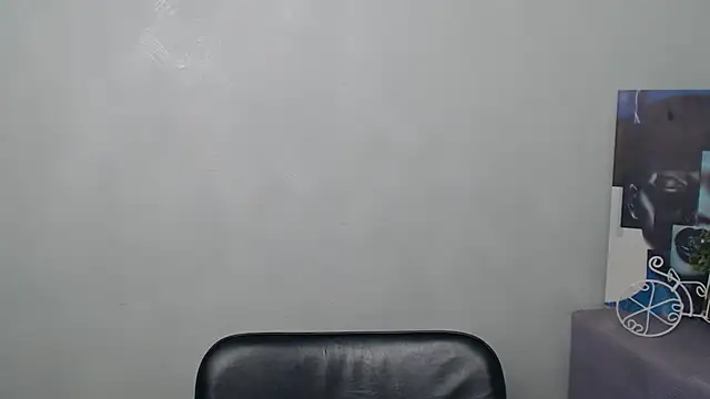 Snapshot of KarolinaRosse_ chatting on March 17, 2025, 7:02 am KarolinaRosse online show from March 17, 2025, 7:02 am