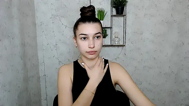 Snapshot of KarolinaRosse_ chatting on March 23, 2025, 6:47 am KarolinaRosse online show from March 23, 2025, 6:47 am