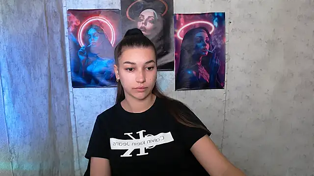 Snapshot of KarolinaRosse_ chatting on October 14, 2025, 4:57 am KarolinaRosse online show from October 14, 2025, 4:57 am