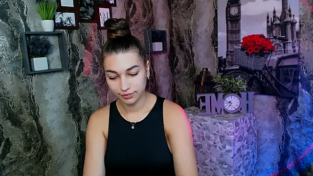 Snapshot of KarolinaRosse_ chatting on October 28, 2025, 6:28 am KarolinaRosse online show from October 28, 2025, 6:28 am