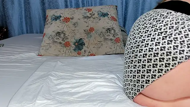 andradahot15 online show from March 1, 2026, 8:22 pm