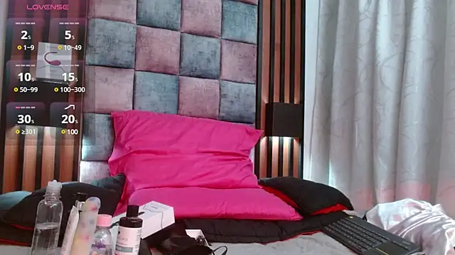 Saraa-restrepo online show from March 4, 2025, 10:46 am