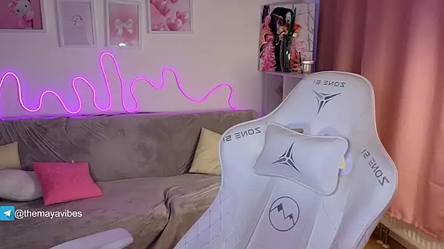 Maya Rave online show from February 3, 2026, 6:40 am