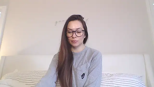 mixedasiangirl online show from February 26, 2026, 8:52 pm