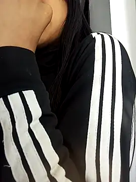 bonnie 18x online show from November 7, 2025, 11:49 pm