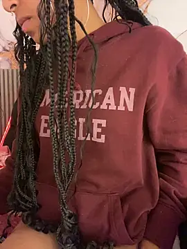 bonnie 18x online show from November 24, 2025, 11:48 pm