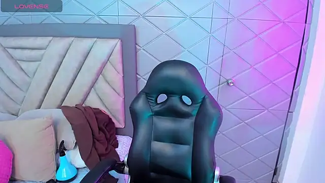 AikoLee  online show from September 24, 2025, 6:06 am