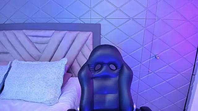 AikoLee  online show from October 7, 2025, 8:44 am