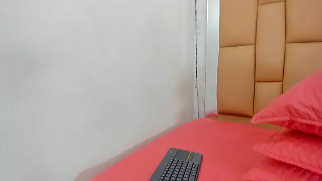 Snapshot of Amy_wats0n chatting on December 21, 2024, 7:38 pm Amy wats0n online show from December 21, 2024, 7:38 pm