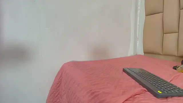 Snapshot of Amy_wats0n chatting on January 28, 2025, 1:18 am Amy wats0n online show from January 28, 2025, 1:18 am