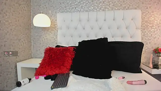 Snapshot of HazelMoret chatting on December 27, 2024, 12:45 pm HazelMoret online show from December 27, 2024, 12:45 pm